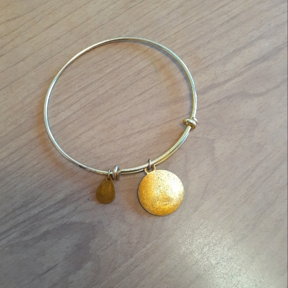 NWOT Bella Ryann Bangle Bracelet - Picture 3 of 4